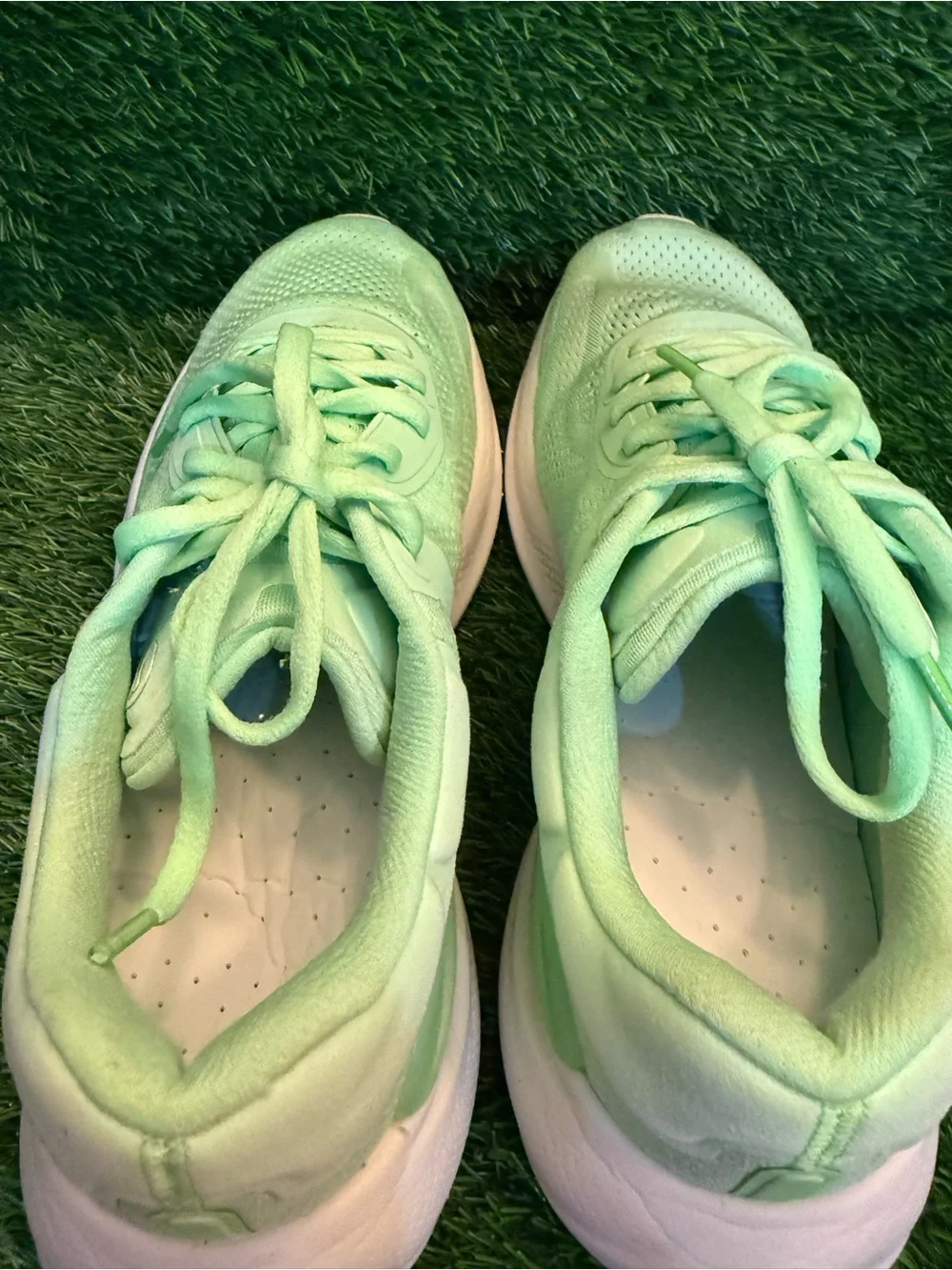 Lululemon Light Green Women's Running Mesh sneakers size 11